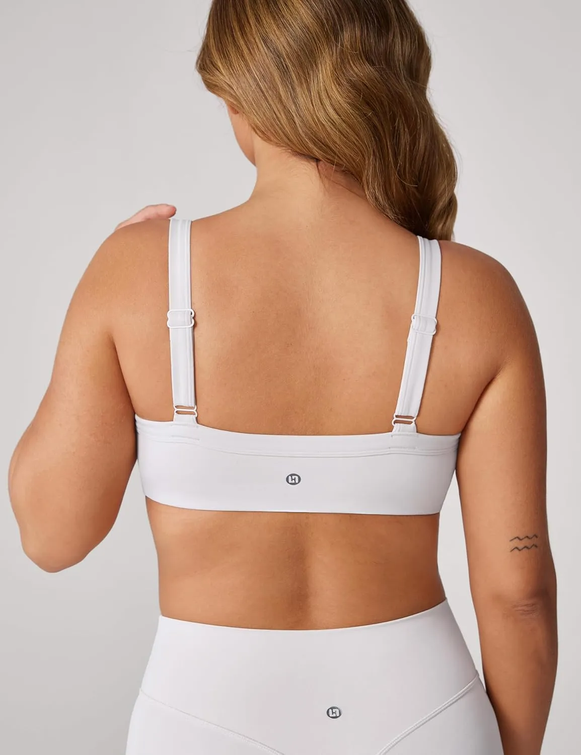 Hugcurve Adjustable Sports Bra Square Neck Wireless Padded Yoga Workout Tops
